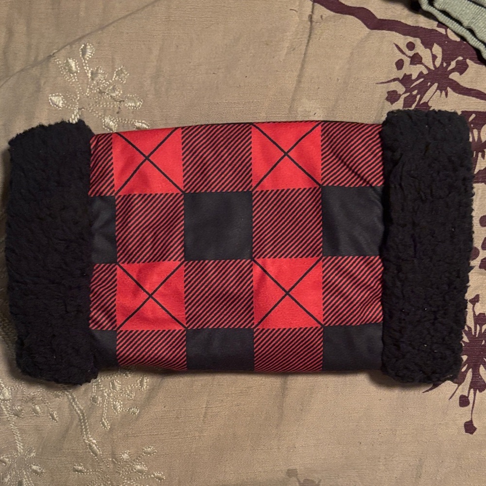 (NEW) Battery Powered Red and Black Plaid Hand Muff
